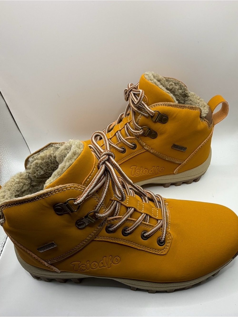 NWOT Tsiodfo Mustard Yellow Lace-Up Hiking Boots with Sherpa Lining- Unisex